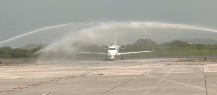 VIDEO:LIAT’s Embraer ERJ-145 arrives in Antigua