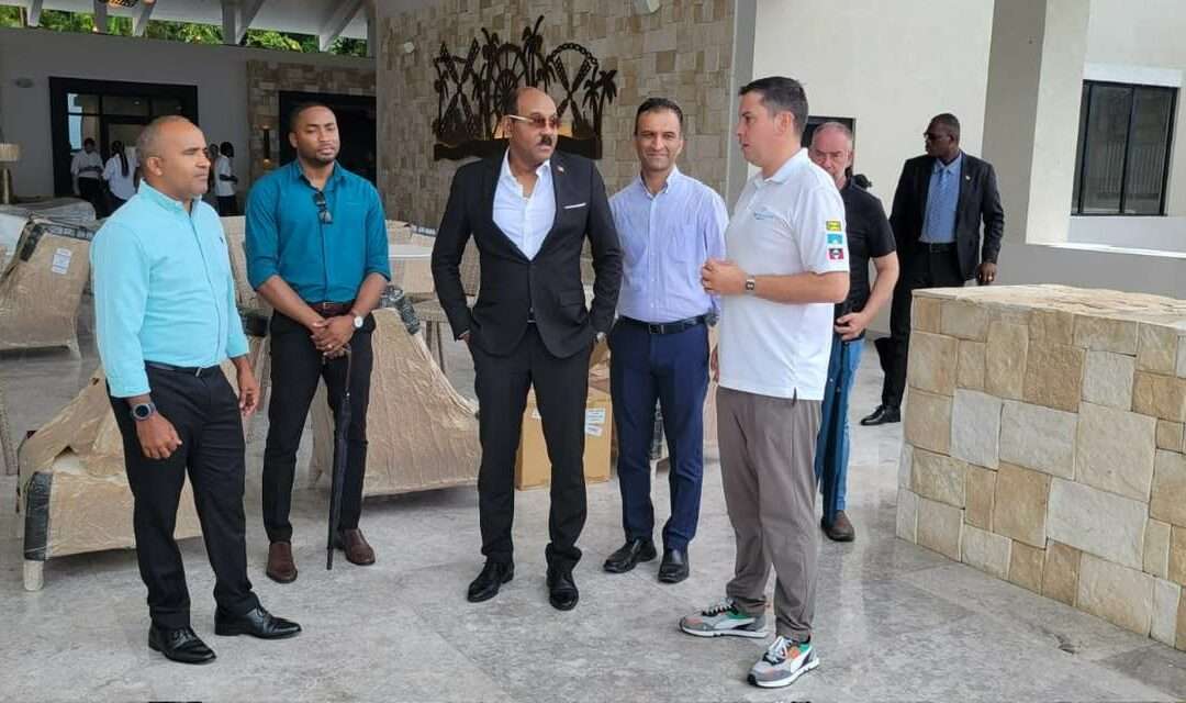 Extremely Gorgeous: PM Browne Tours Luxurious Royalton Chic