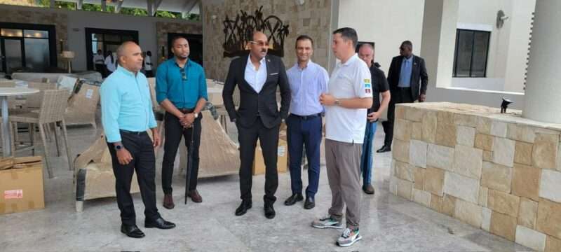 Extremely Gorgeous: PM Browne Tours Luxurious Royalton Chic