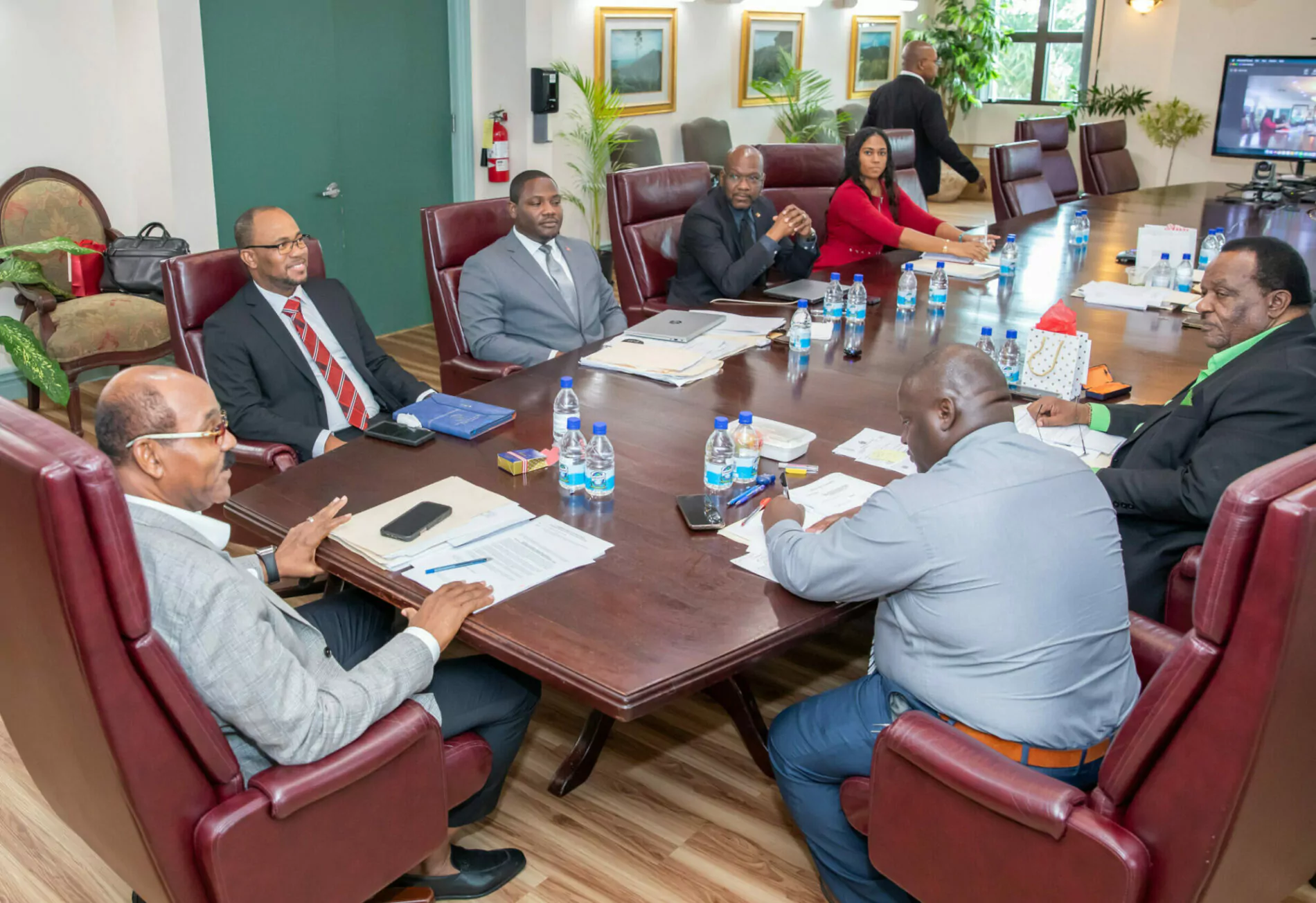 Cabinet Reviews Water, Internet and Energy Challenges; Approves Measures to Strengthen National Infrastructure