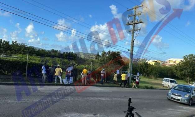 LIVE: RESIDENTS PICKET OUTSIDE PM’S OFFICE