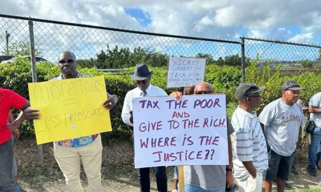 Low Turnout at Picket Against Proposed Vehicle License Fee Increase