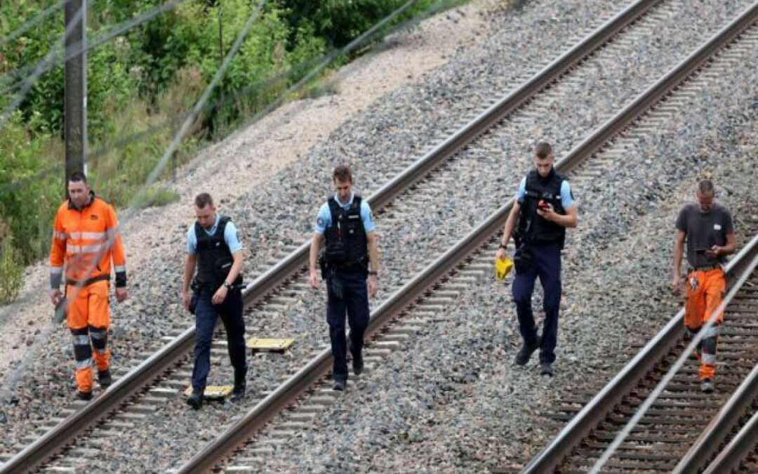 Unexploded World War II bomb closes busiest train station in Europe