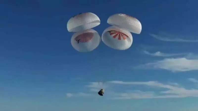 “Stranded” astronauts safely return to earth after nine months on space station