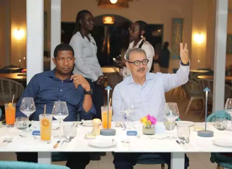 Minister Charles Fernandez Hosts Exclusive Tourism Leaders’ Dinner at Jumby Bay
