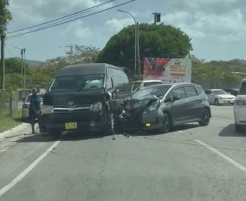 VIDEO: Taxi and Rental Collide on Valley Road