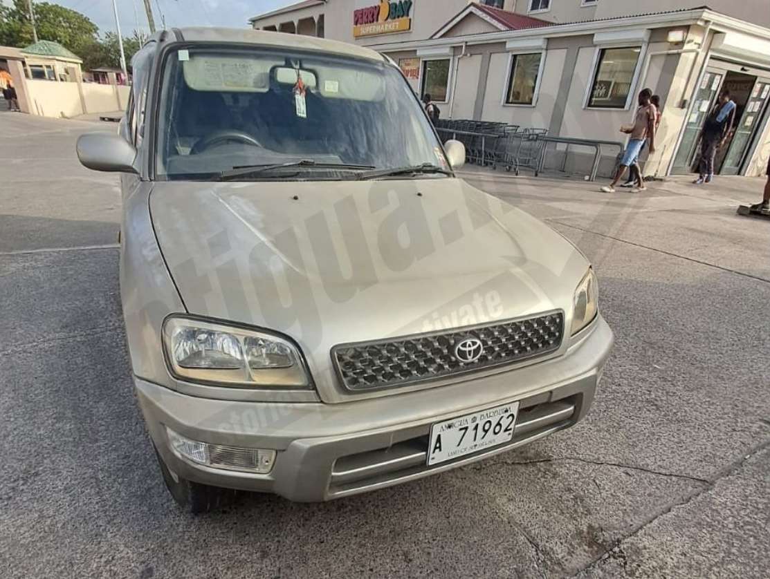 Only in Antigua & Barbuda: Parking Lot Madness at Perry Bay