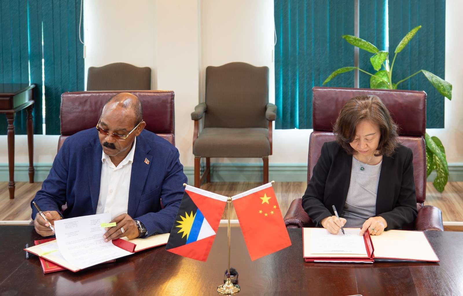 Antigua and Barbuda Strengthens Ties with China through $14 Million Grant and Blue Economy Agreement