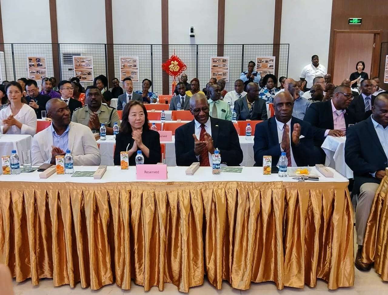 China Donates Equipment to Strengthen Antigua and Barbuda’s Police Force 