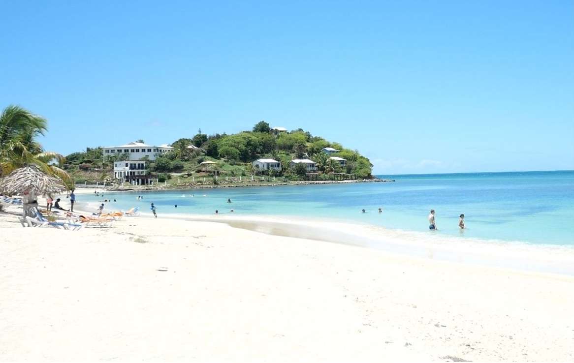 Vendors Alarmed After Third Tourist Robbery at Little Ffryes Beach | VIDEO STORY 