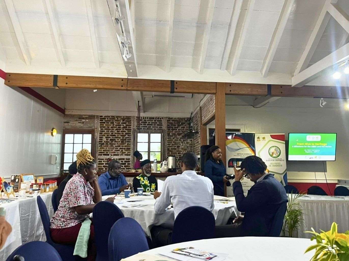 Beekeepers unite to build national brand through “Buzz to Brand” workshop