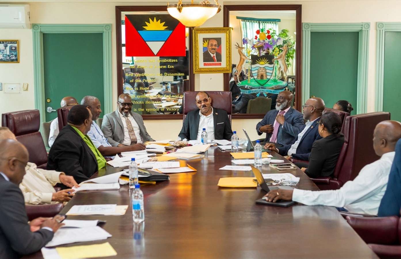 Cabinet donates 10k to Victory Centre, calls on business sector to follow