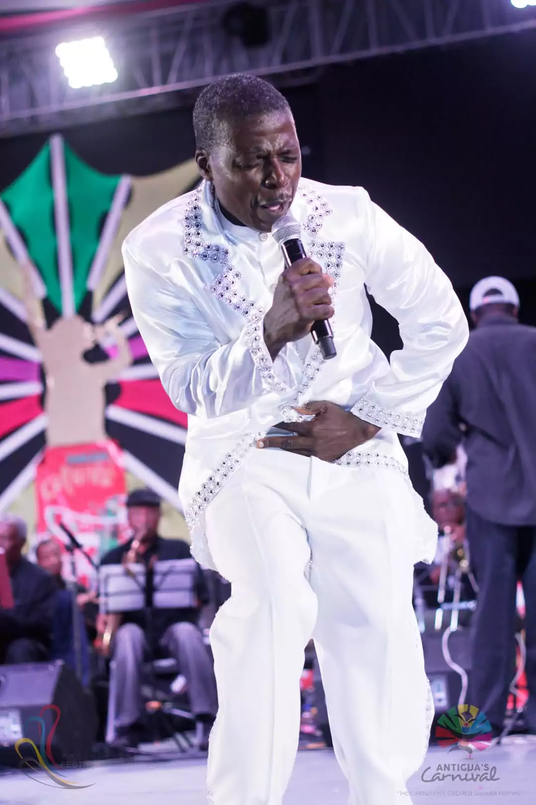 De Bear Reclaims Montserrat Calypso Crown