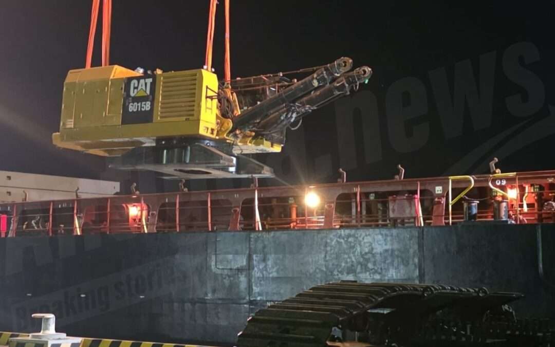 New dredging excavator from Holland arrives on the island