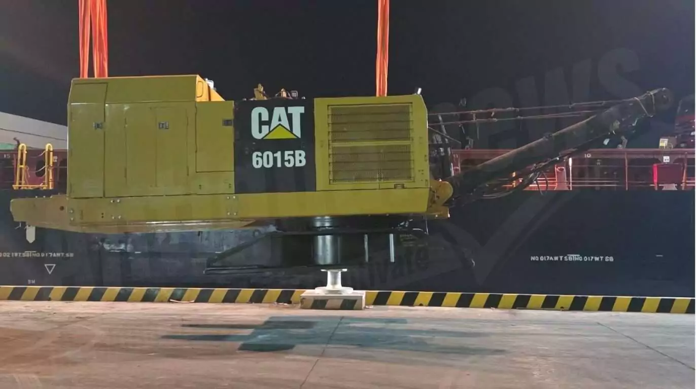 New dredging excavator from Holland arrives on the island