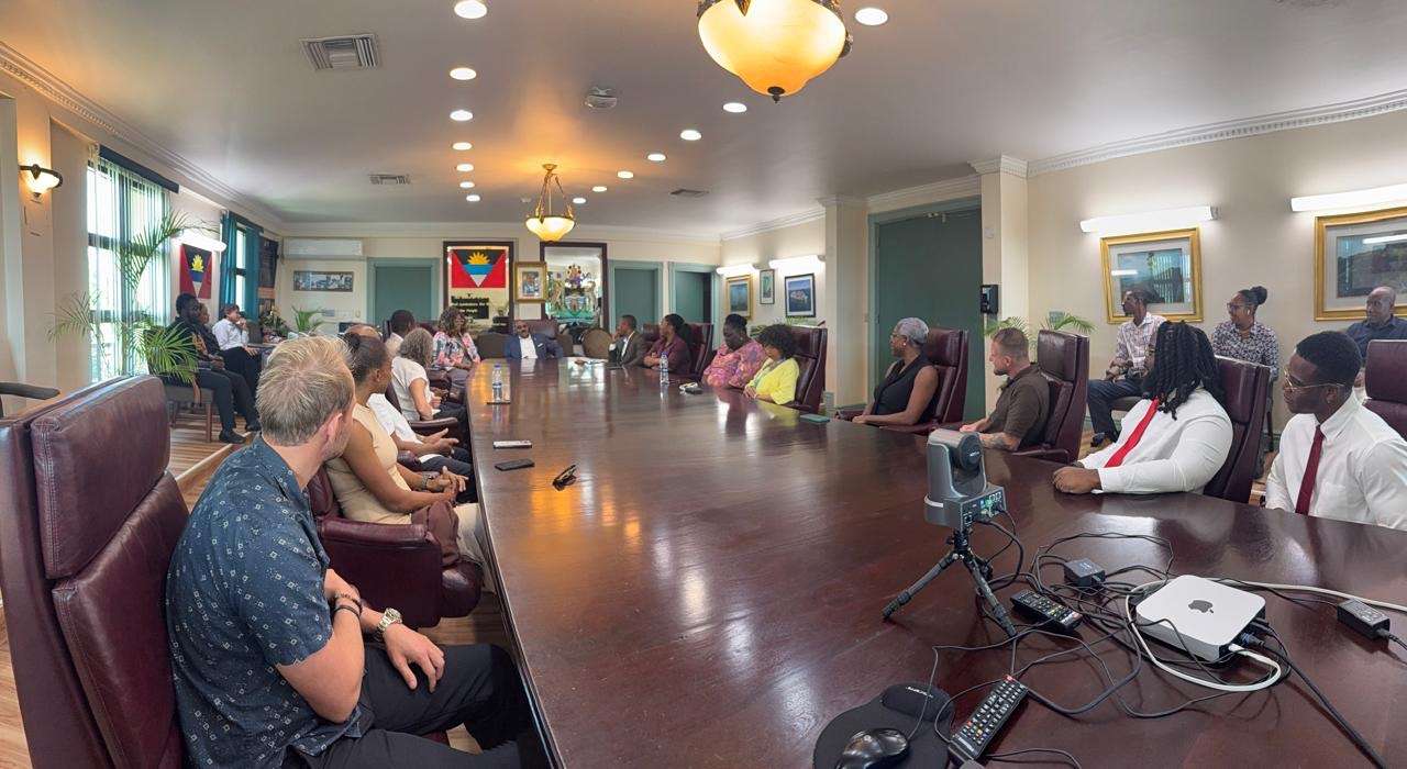 Prime Minister Meets Global Call Finalists on Innovative Development Ideas 