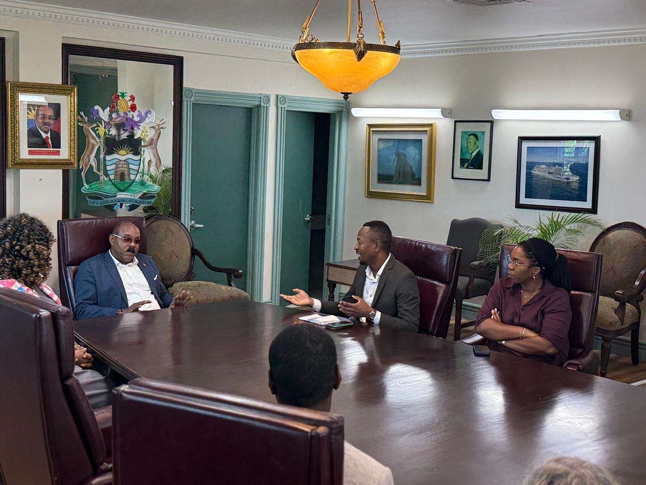 Prime Minister Meets Global Call Finalists on Innovative Development Ideas 