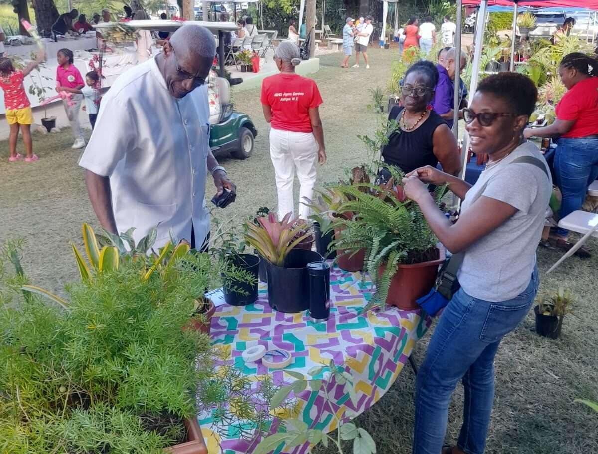 Governor-General Attends Annual Horticultural Society Fair and Flower Show