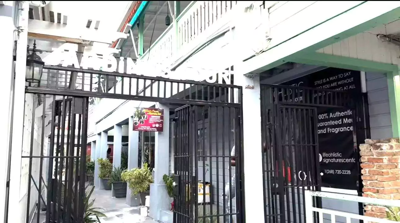 WATCH: Police Investigating Reported Robbery at Jardines Court