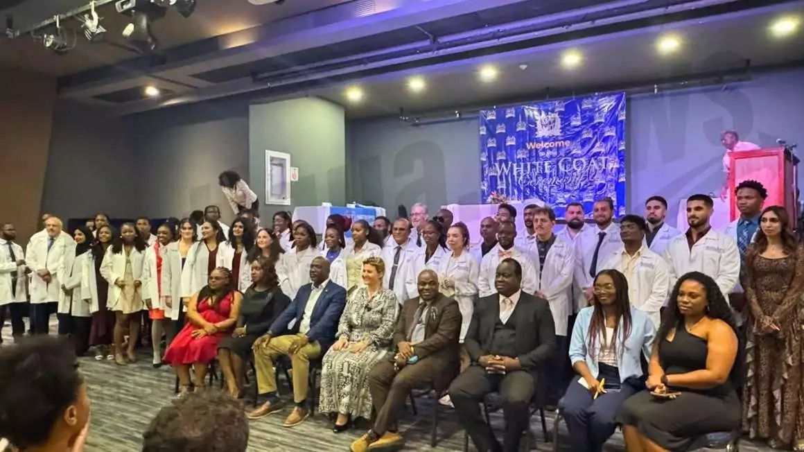 Metropolitan College of Medicine Holds White Coat Ceremony 