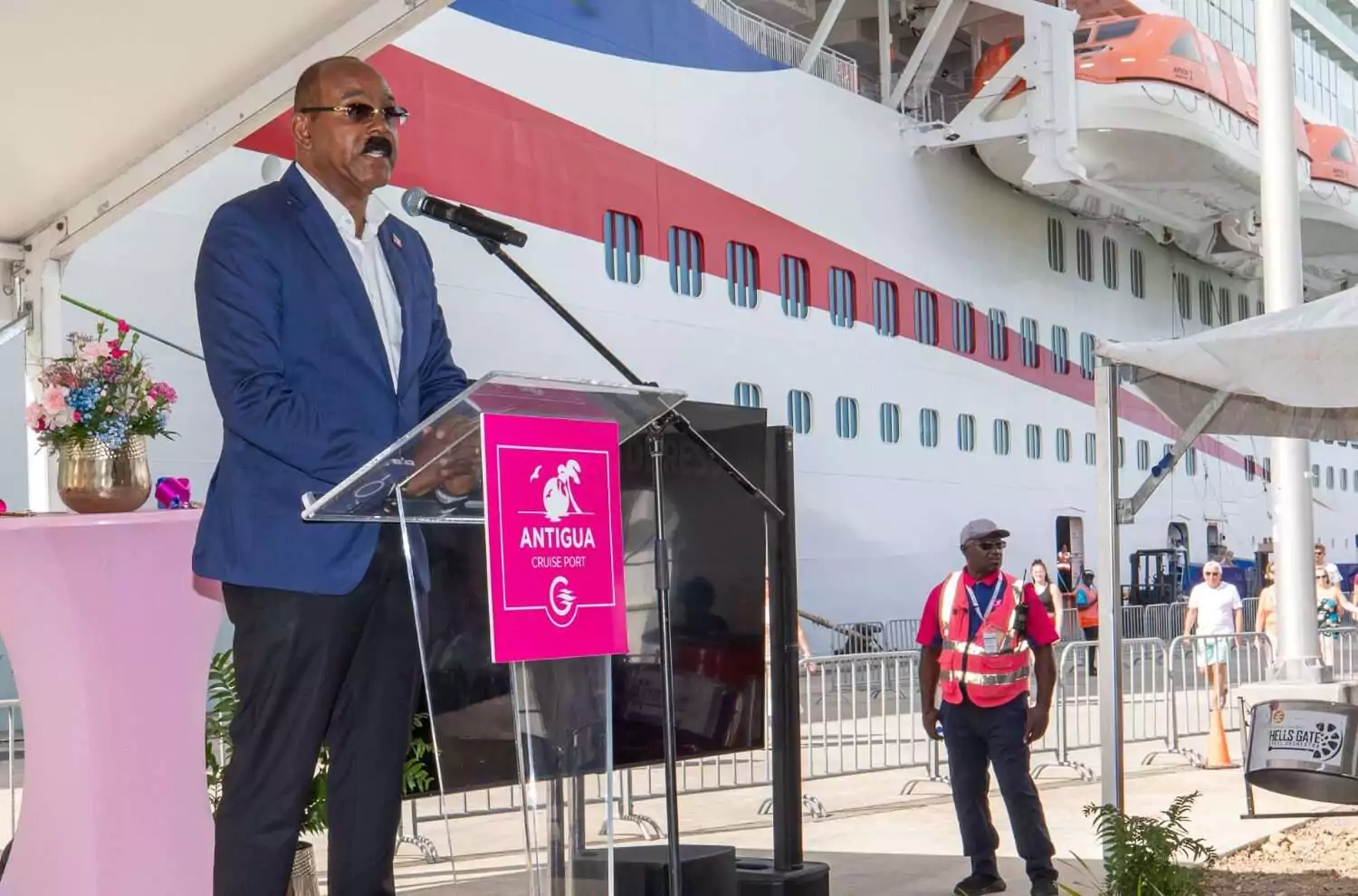 PM Calls on Citizens to Keep Environment Clean as Tourism Expands