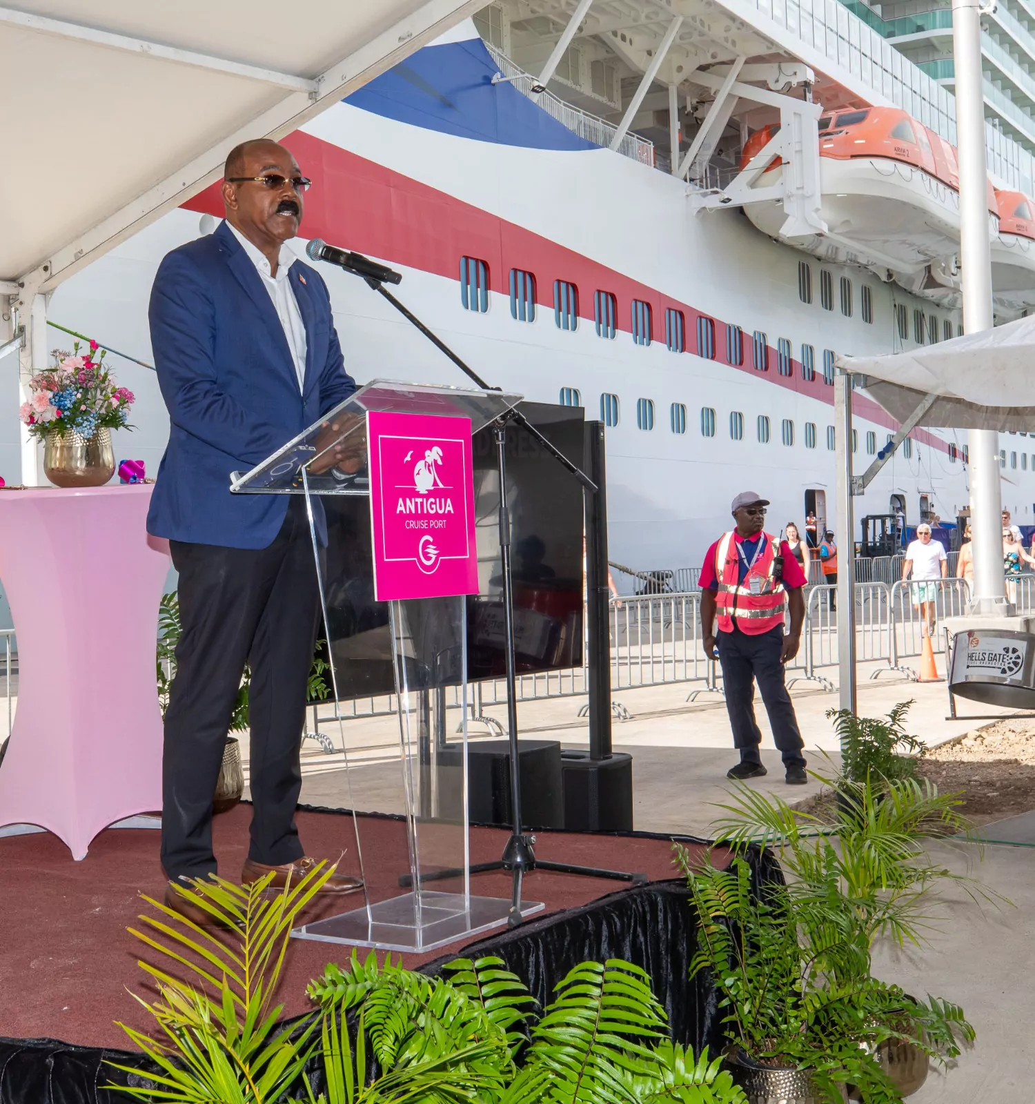 PM Calls on Citizens to Keep Environment Clean as Tourism Expands