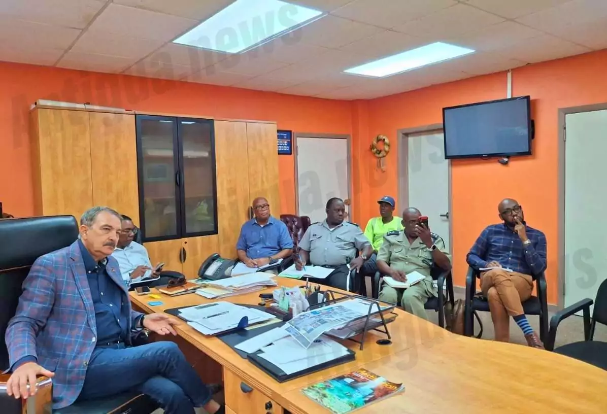 HAPPENING NOW: Minister Fernandez Convenes Emergency Talks Over Taxi Conduct and Unauthorized Drivers at St. John’s Quay