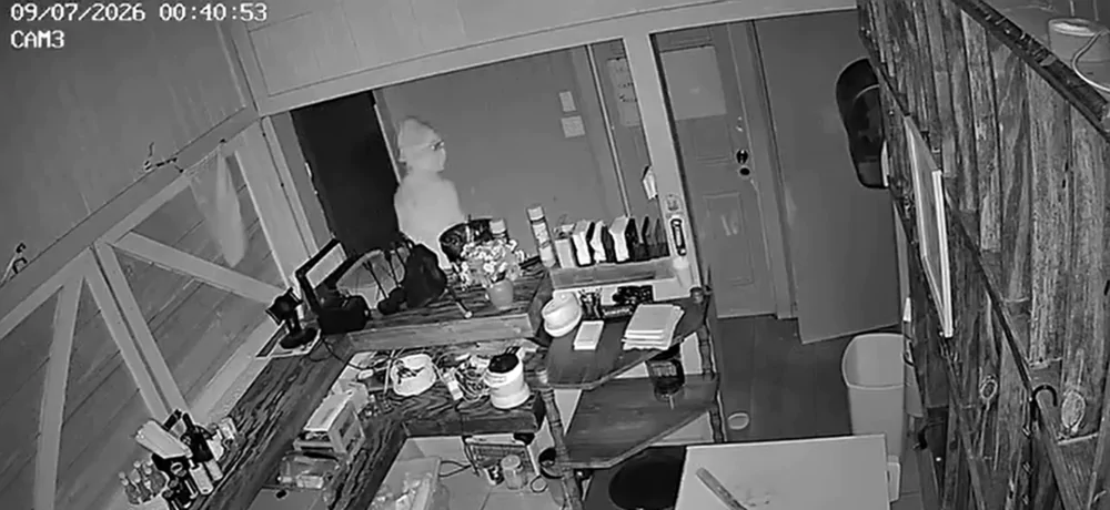 VIDEO: Alarm Foils Late-Night Robbery Attempt at Aunty Cavelle’s Restaurant