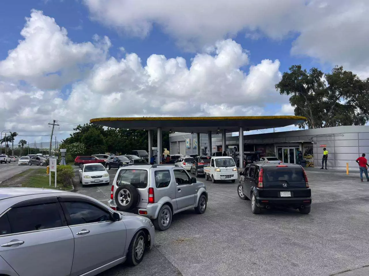 Hundreds of Motorists Head to WIOC Gas Stations as Fuel Strike Hits Antigua